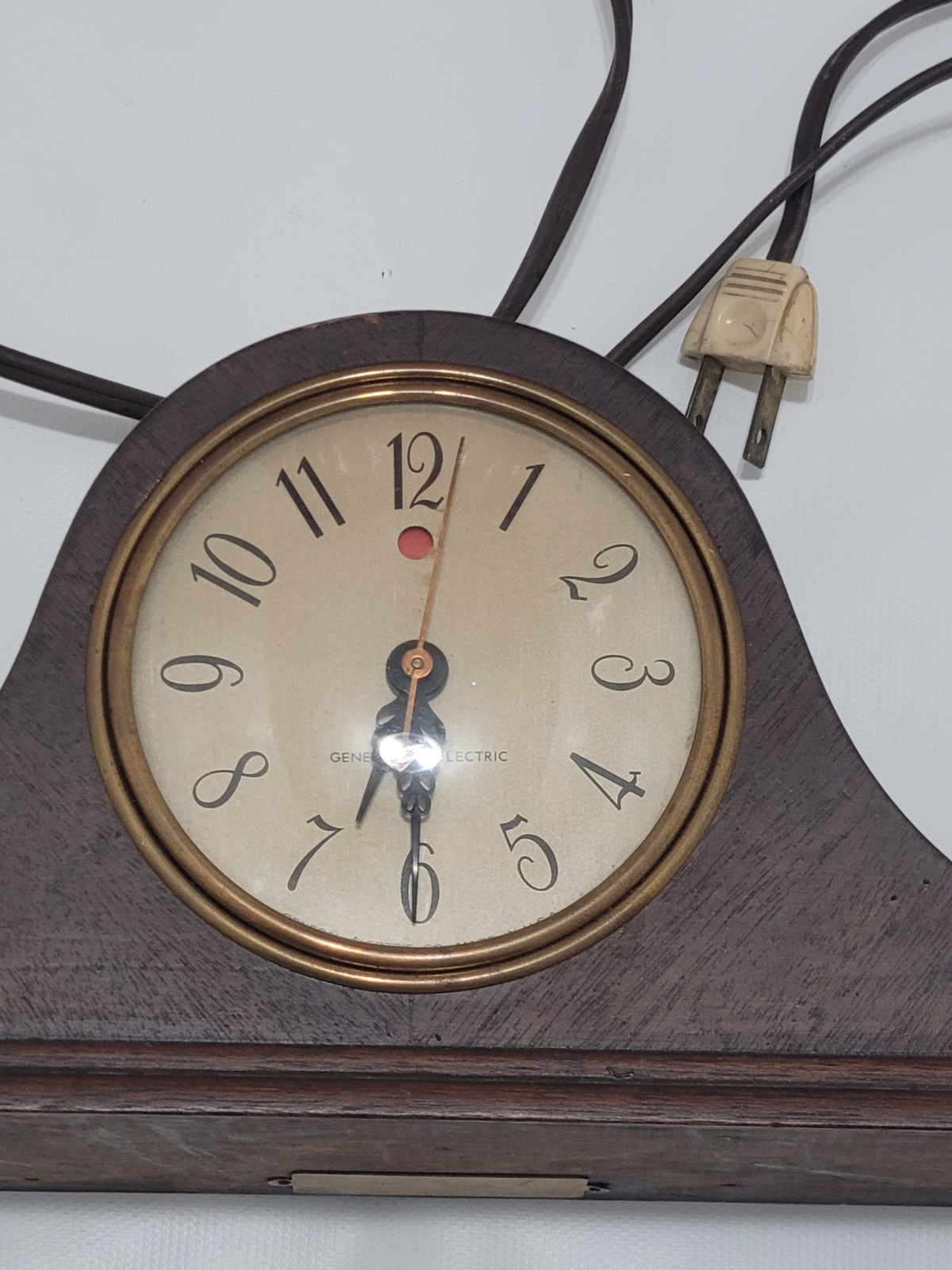 Vintage 1940s General Electric Model 3H06 Wood Mantel Clock Telechron Motor USA