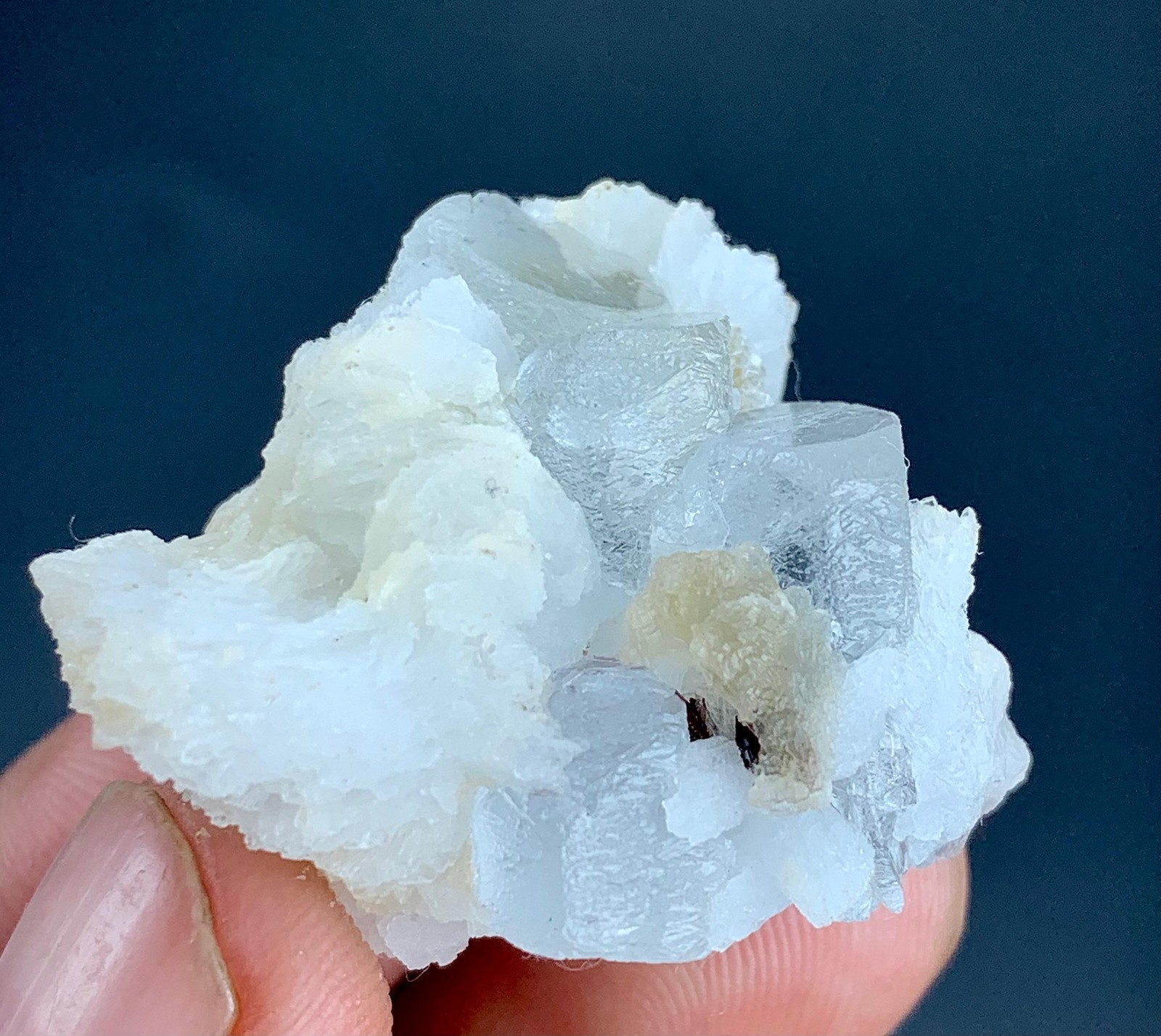 83Carat Top Quality Aquamarine Crystal Specimen From Skardu Pakistan.Rare Color 83Carat Top Quality Aquamarine Crystal Specimen From Skardu Pakistan.Rare Color