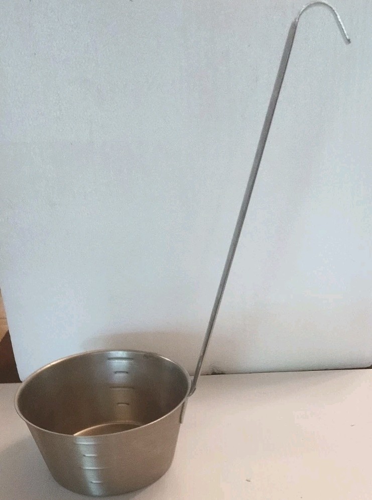 Vollrath 58700 S/S Hooked Handle 1 Quart Graduated Dipper
