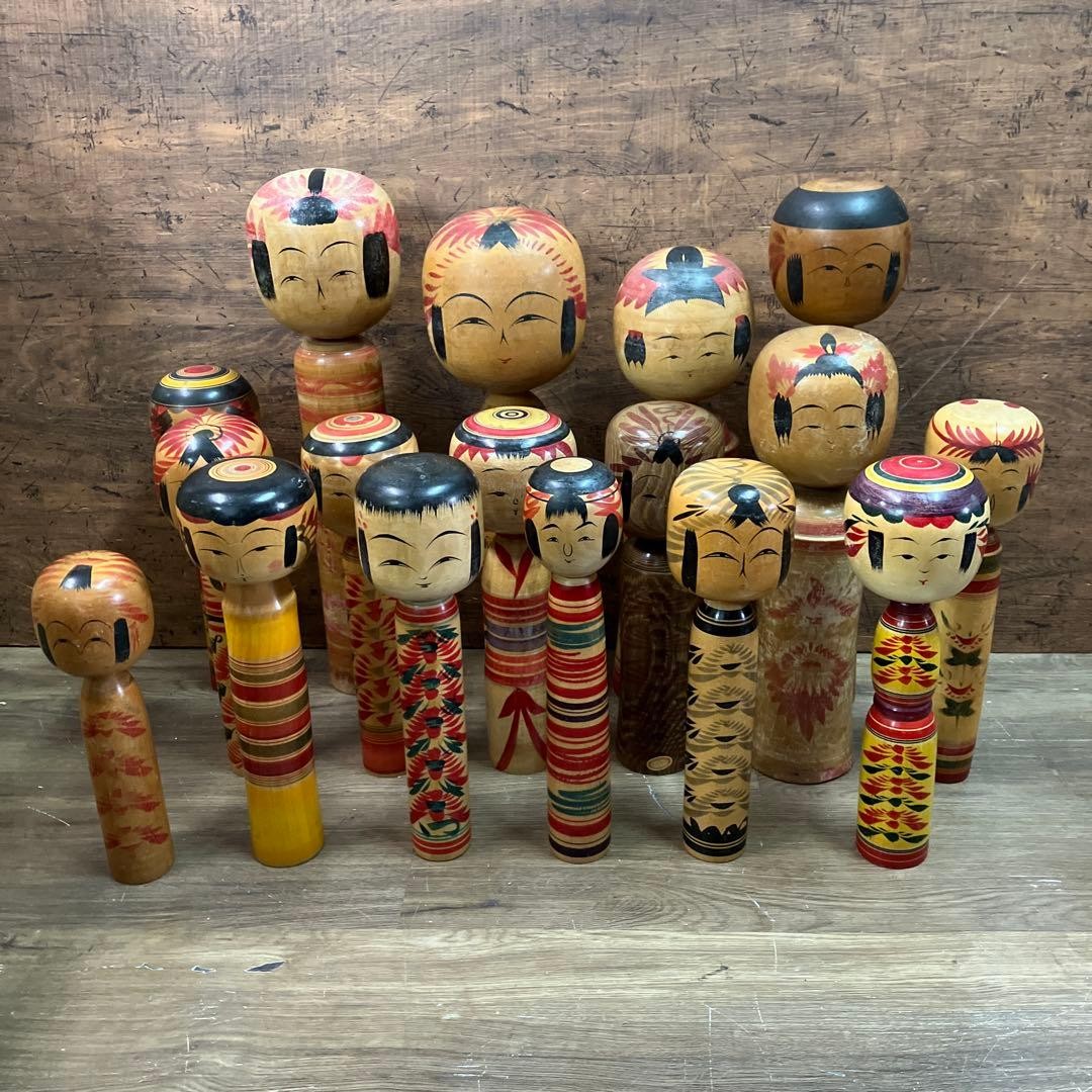 Japanese traditional Kokeshi Dolls set 17 vintage Showa retro collectible