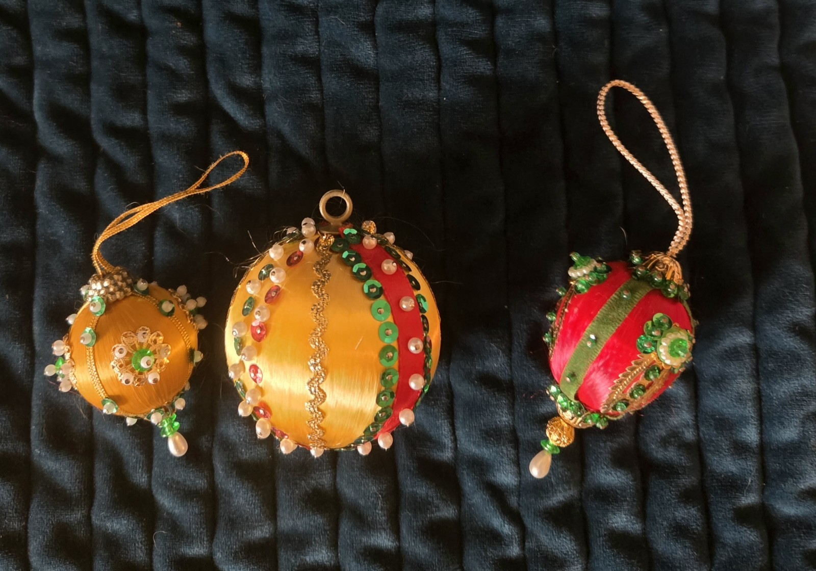 VTG Set 3 Victorian style Satin Ornaments Push Pin Christmas Balls Sequin Beads 