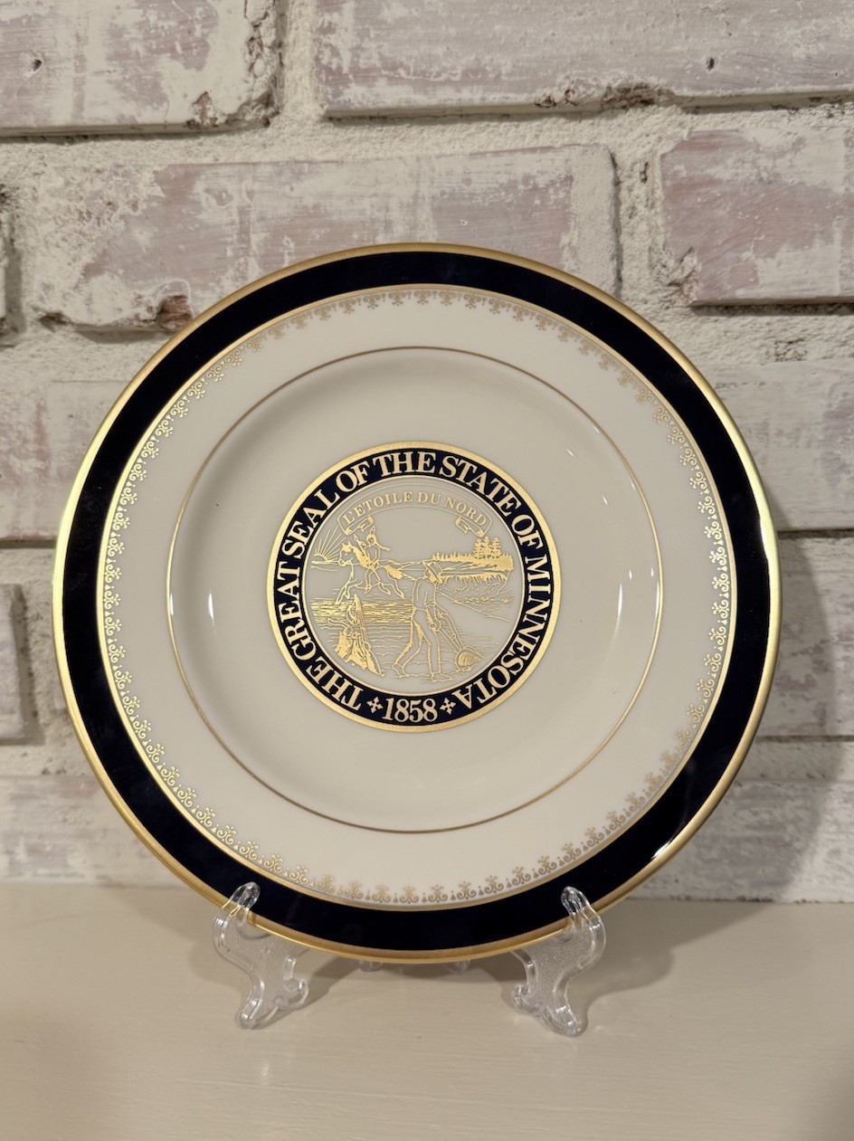 Rare Pickard China Gold Bracelet Salad Plate with State Seal of Minnesota 8.5\ Rare Pickard China Gold Bracelet Salad Plate with State Seal of Minnesota 8.5\