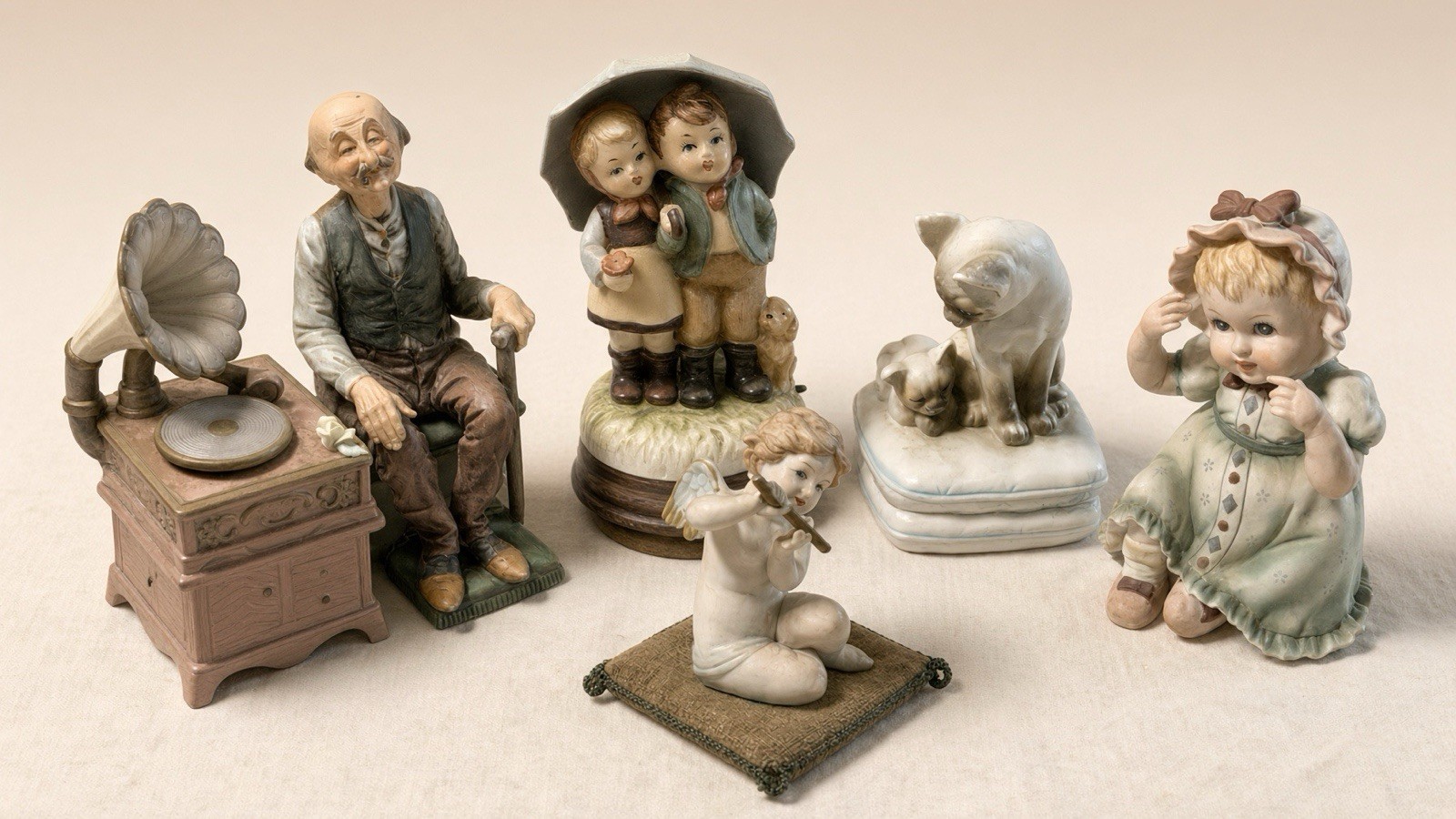 Set of 5 Vintage porcelain figurines