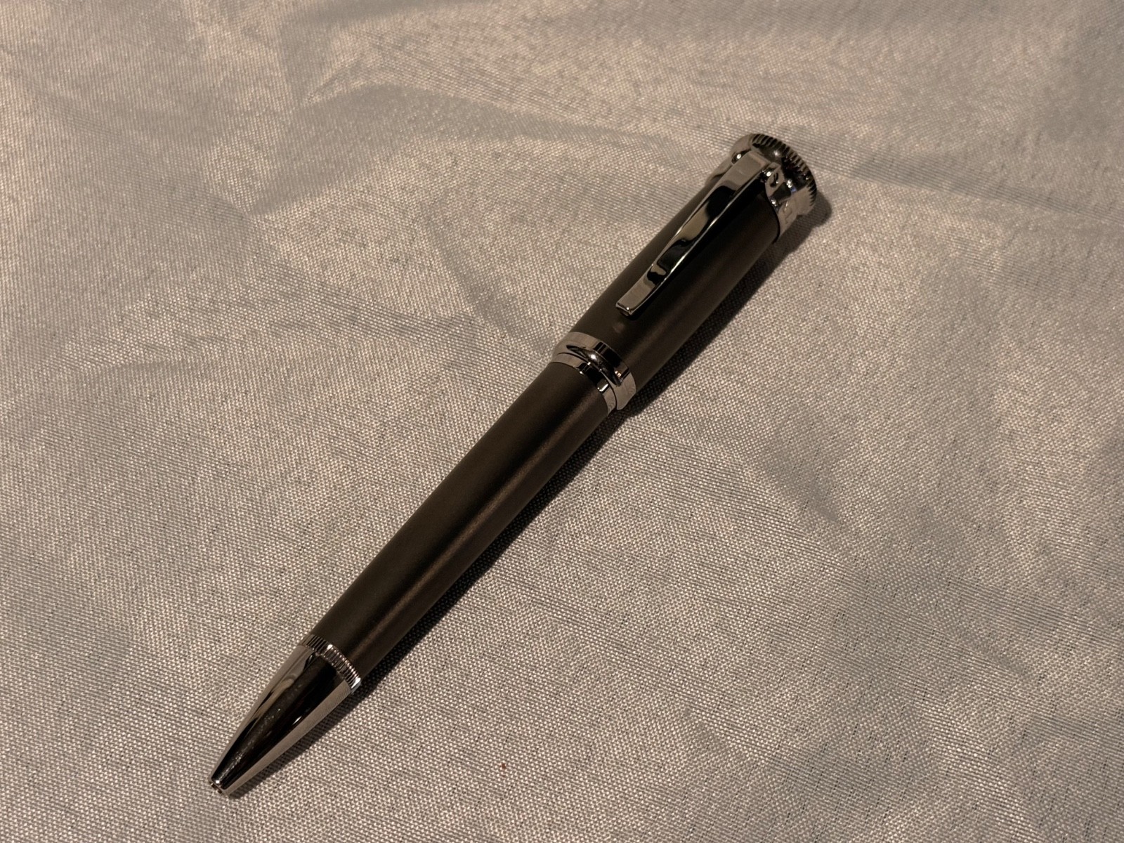 RARE LIMITED EDITION ALFRED DUNHILL SENTRYMAN TITANIUM BALLPOINT PEN W/ BOX RARE LIMITED EDITION ALFRED DUNHILL SENTRYMAN TITANIUM BALLPOINT PEN W/ BOX