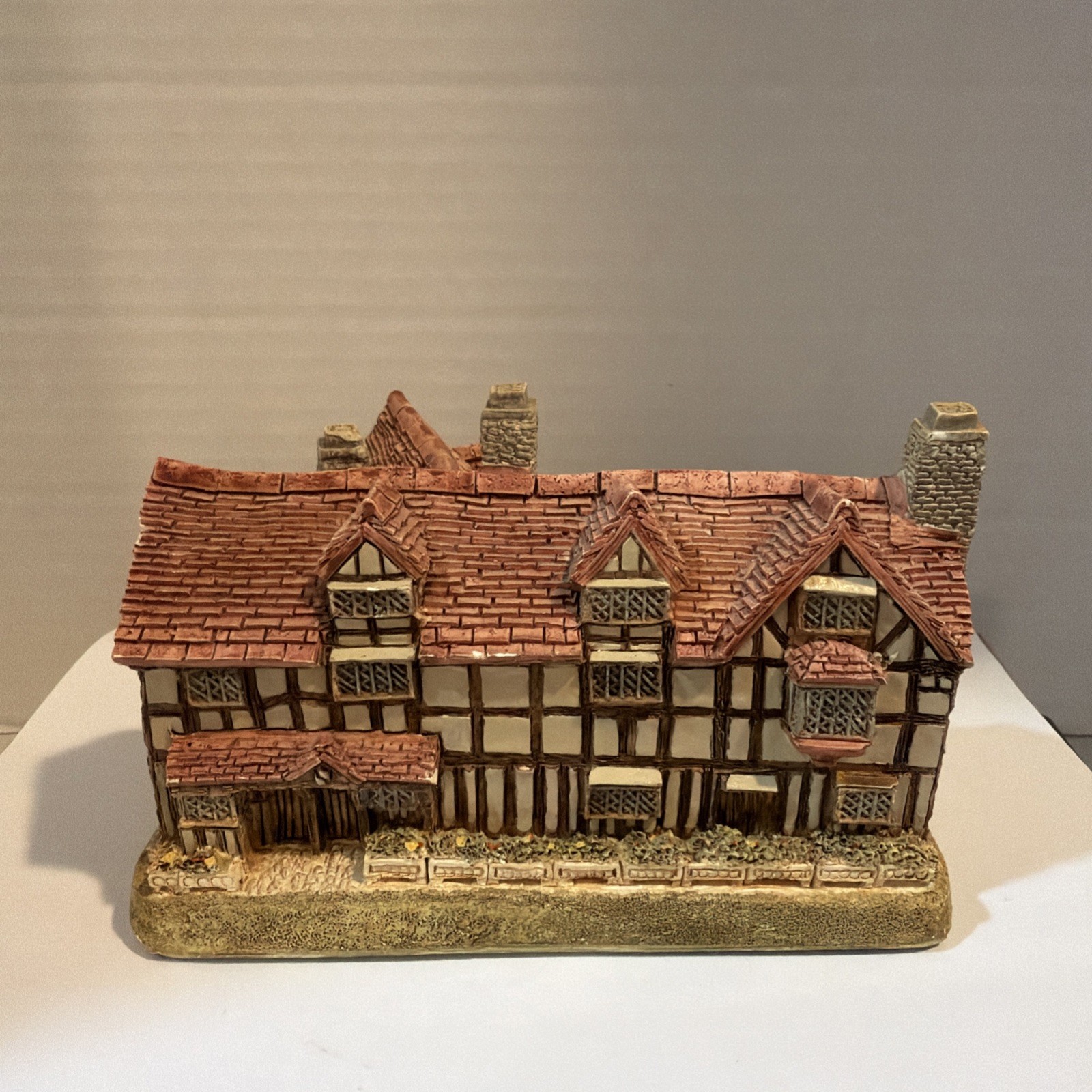 Lilliput Lane William Shakespeare Cottage, With Original Box, 1 in Stock Lilliput Lane William Shakespeare Cottage, With Original Box, 1 in Stock