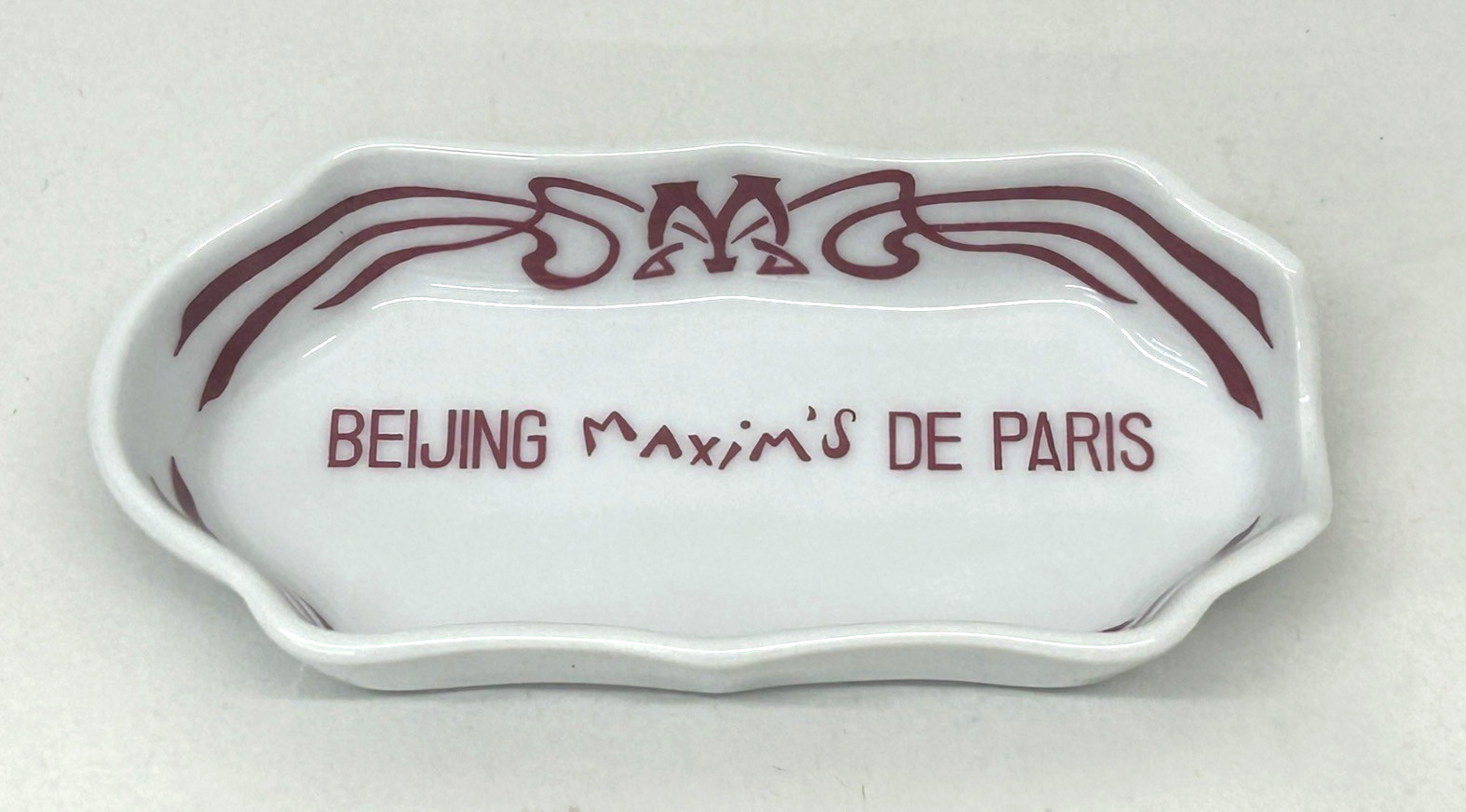 Vintage Maxim\'s De Paris Restaurant Beijing Porcelain Cigar Rest Ashtray