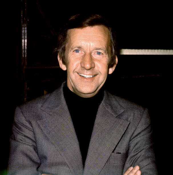 English comedian Norman Vaughan poses in London April 12 1977 Old Photo 1