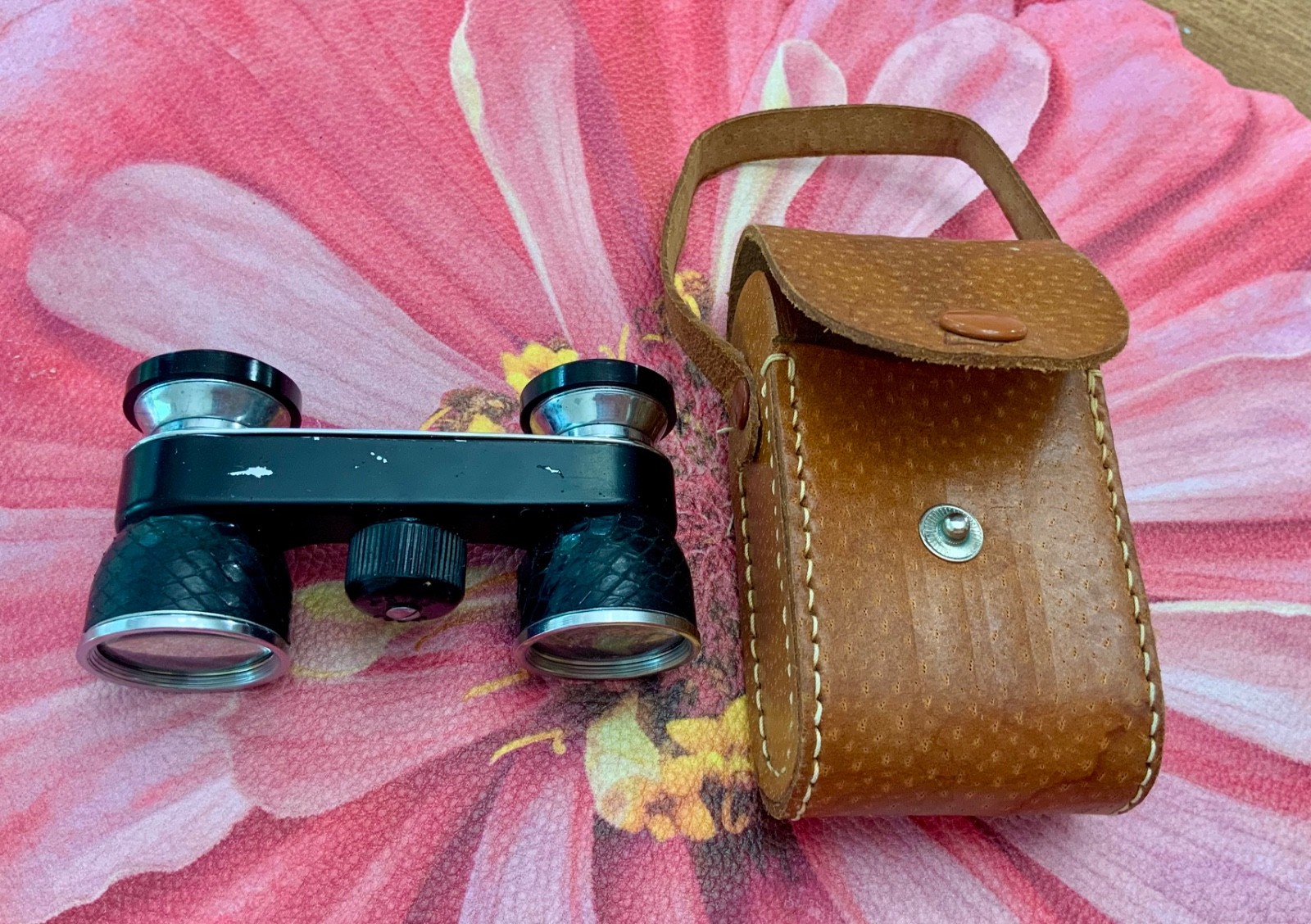 Vintage Binolux Opera Glasses Binoculars w Orig Case  Family Owned Grandmothers