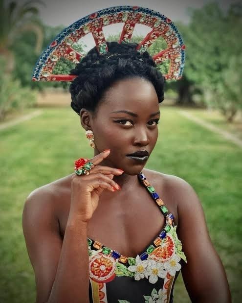 BEAUTIFUL Lupita Nyong\'o 8X10 PHOTO