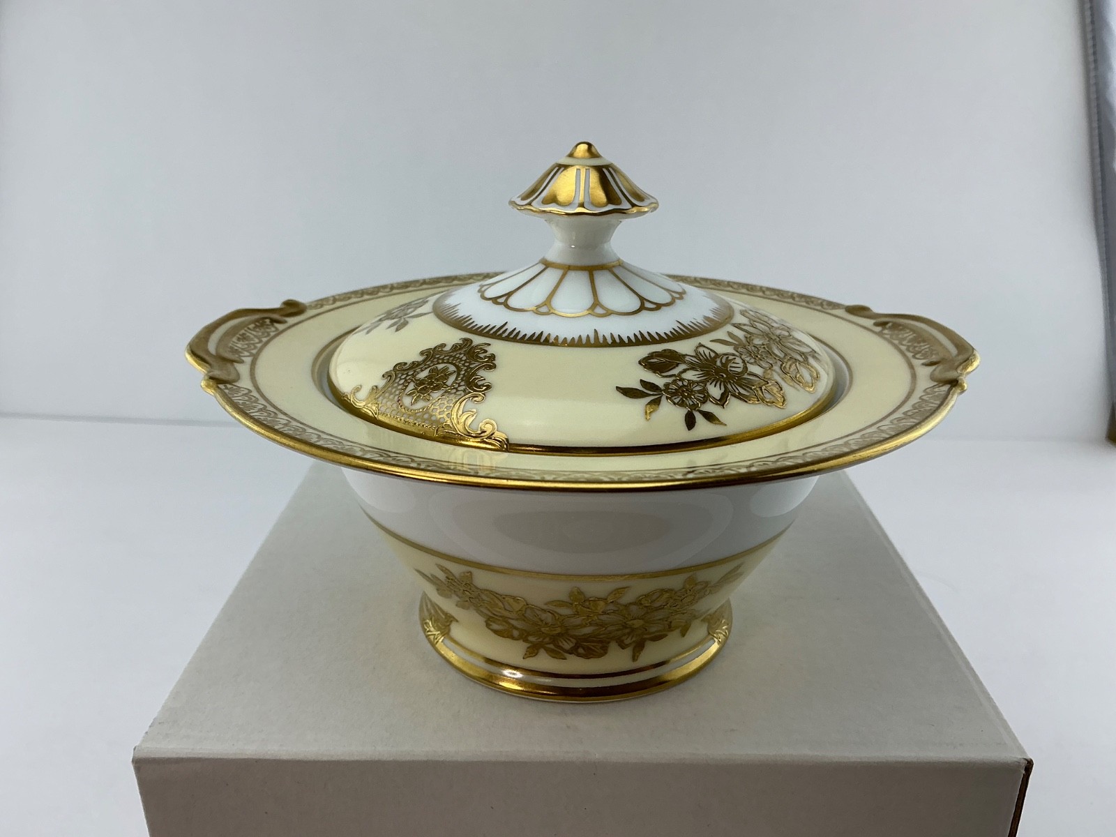 Vintage Noritake Goldlinda Sugar Bowl & Lid Gold Ivory Floral Japan #88365