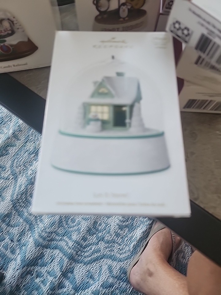 Hallmark Keepsake LET IT SNOW 2012 Magic Light Sound Ornament  