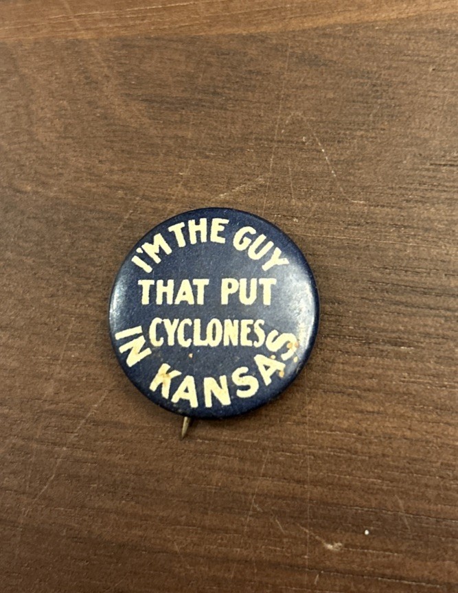 Antique I\'m The Guy That Put Cyclones In Kansas Celluloid Pin Button Obak