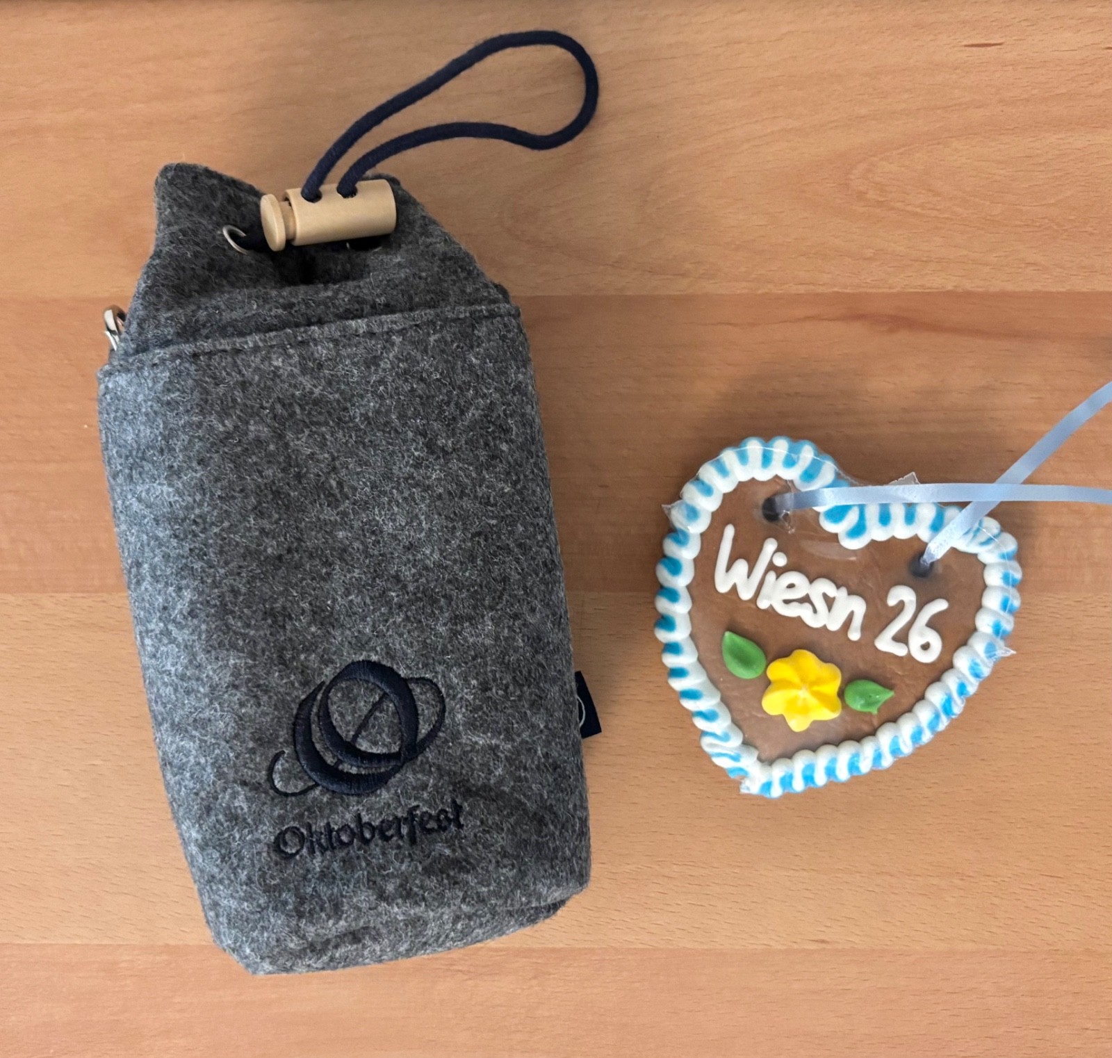 2026 LE Oktoberfest Lufthansa Business Class Amenity Kit Bag + Wiesnherz Cookie 2026 LE Oktoberfest Lufthansa Business Class Amenity Kit Bag + Wiesnherz Cookie