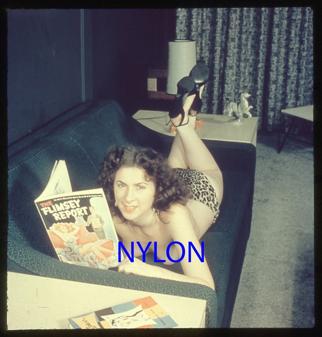 RARE VINTAGE 1950s 3-D STEREO COLOR SLIDE OF A NUDE MODEL RARE VINTAGE 1950s 3-D STEREO COLOR SLIDE OF A NUDE MODEL