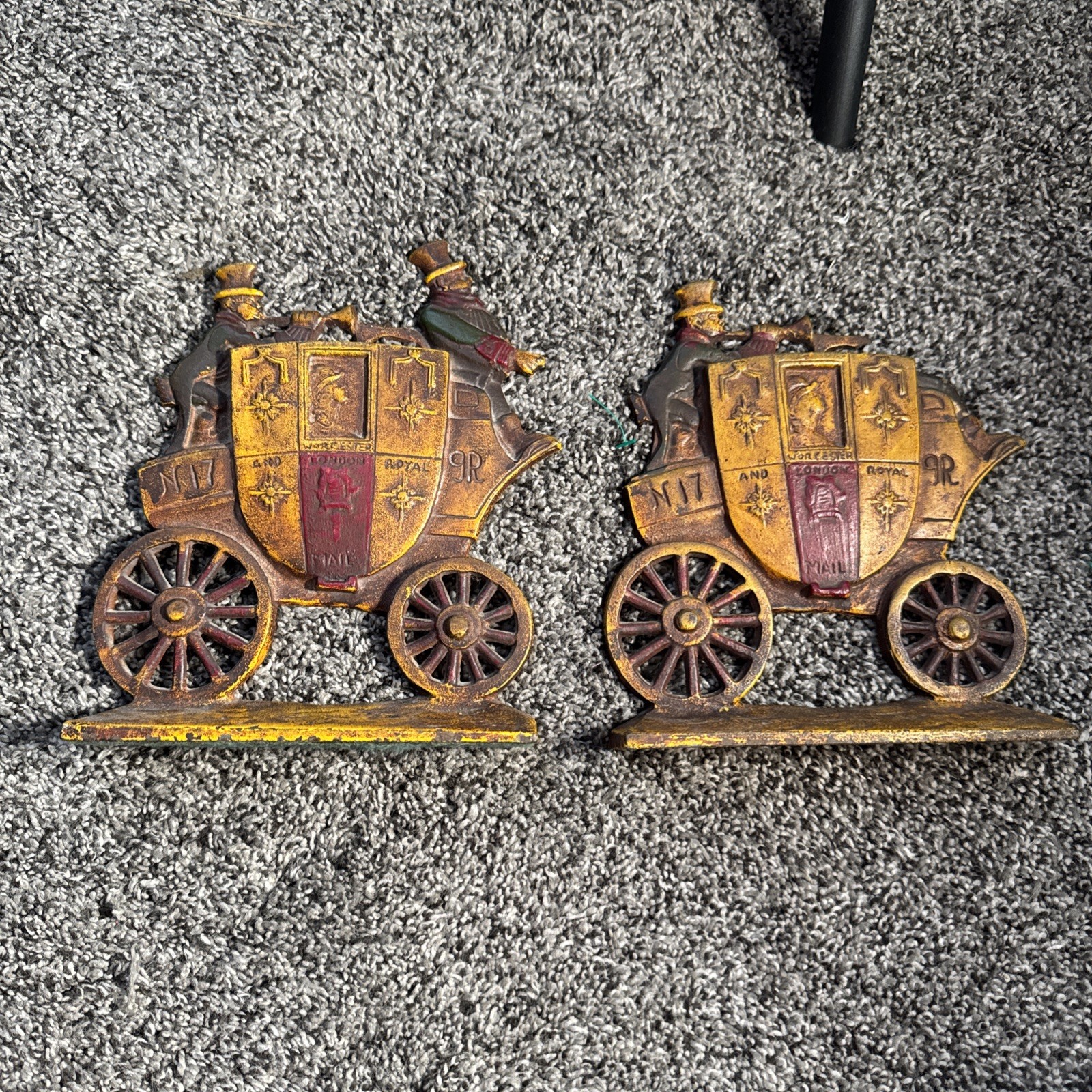 Vintage Nuydea Cast Iron Royal Mail Stagecoach Bookends Worcester London 1930