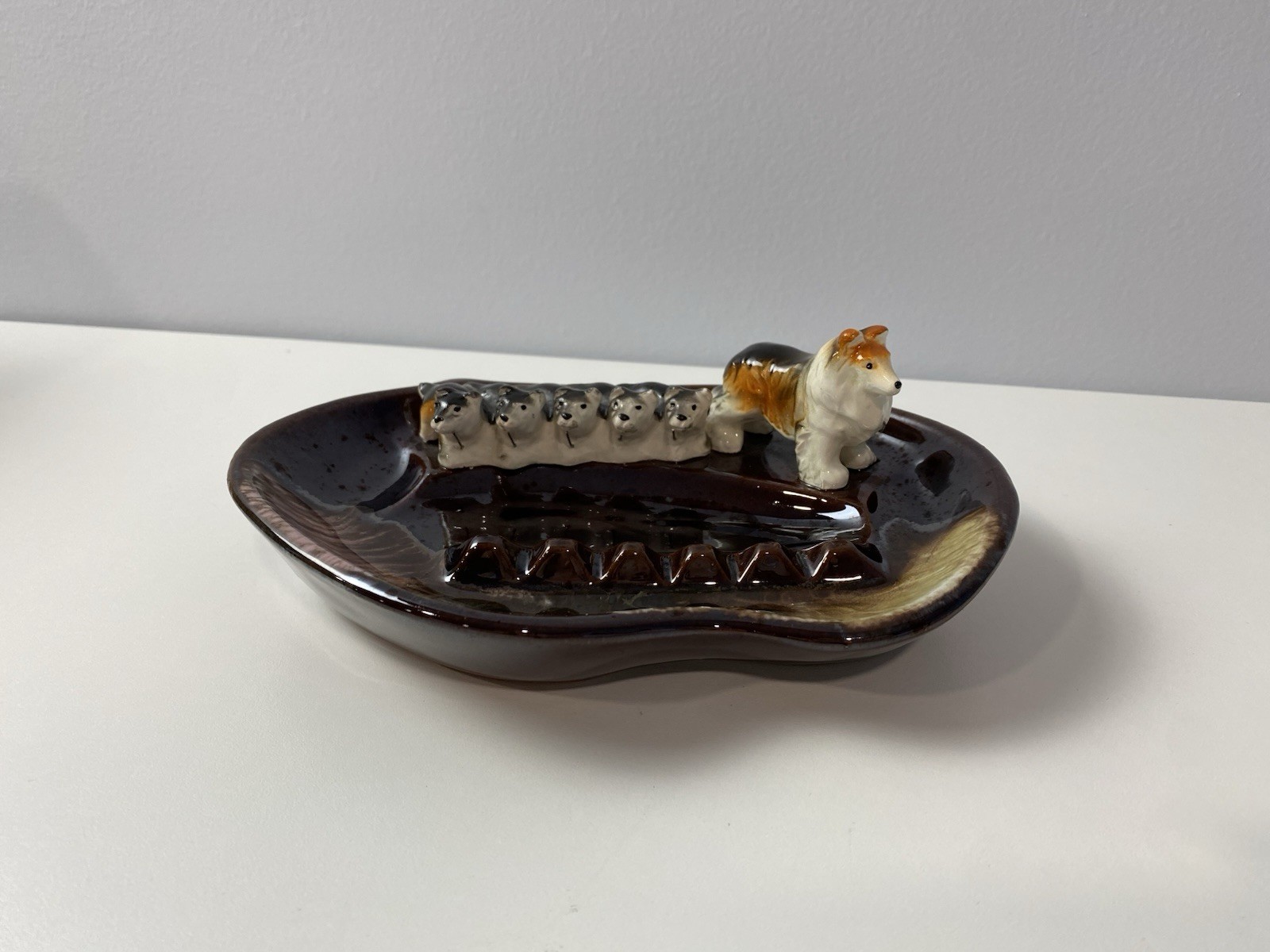 Vintage Royal Sealy Japan Border Collie & Puppies Ashtray Glazed Ceramic Vintage Royal Sealy Japan Border Collie & Puppies Ashtray Glazed Ceramic