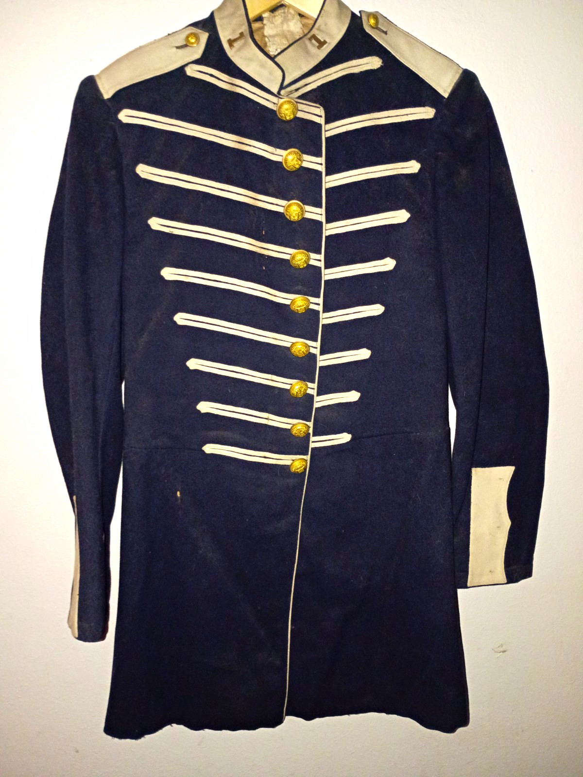 Model 1885 Musician\'s Full Dress Tunic from the Indian Wars period. Model 1885 Musician\'s Full Dress Tunic from the Indian Wars period.