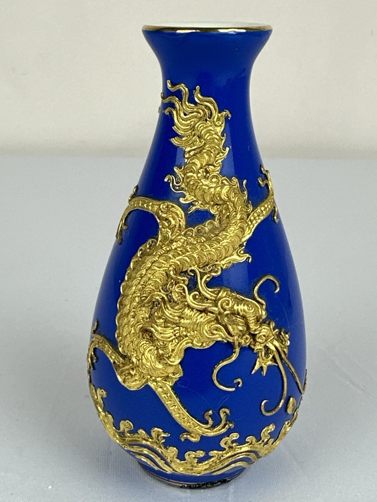 Vintage Chinese Cobalt Blue Bud Vase Applied Raised Gilt Dragon 4.5”