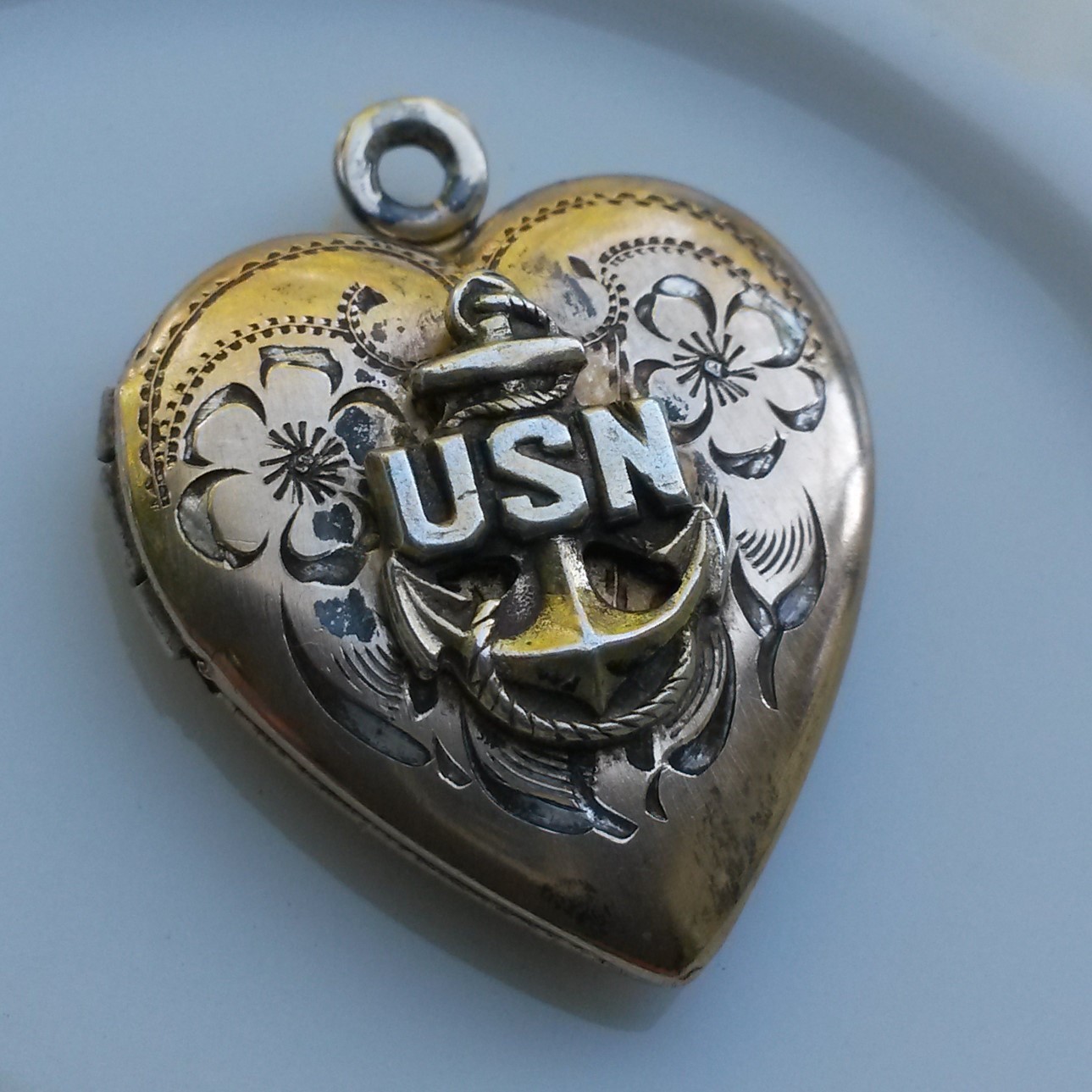 VTG 1/20 10K Gold Filled Sterling Sweetheart Locket US Navy Pendant w/ Dog Photo VTG 1/20 10K Gold Filled Sterling Sweetheart Locket US Navy Pendant w/ Dog Photo