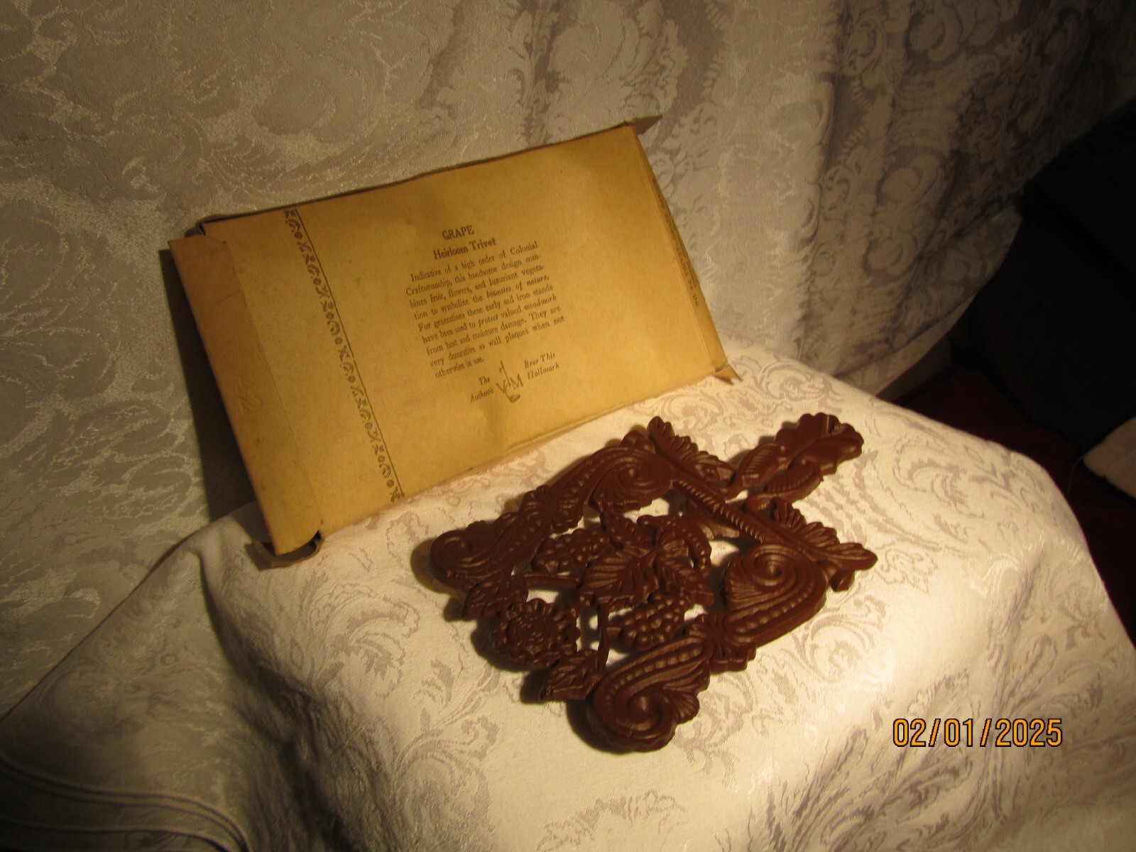VM Grape Heirloom Cast Iron Trivet No  9-2 w/Box Made by Virigina Metalcrafters