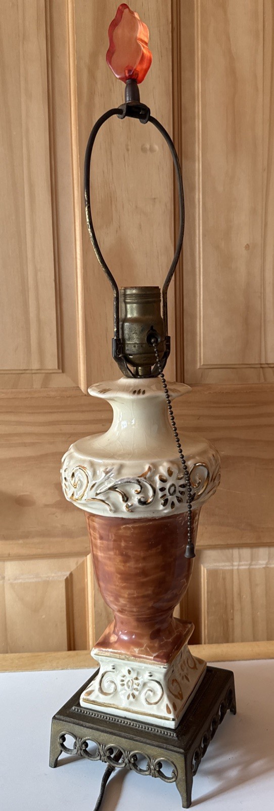 VTG 1940's - 50's Ceramic Urn-Shaped Table Lamp 15” w/Lucite Flame Finial L@@K