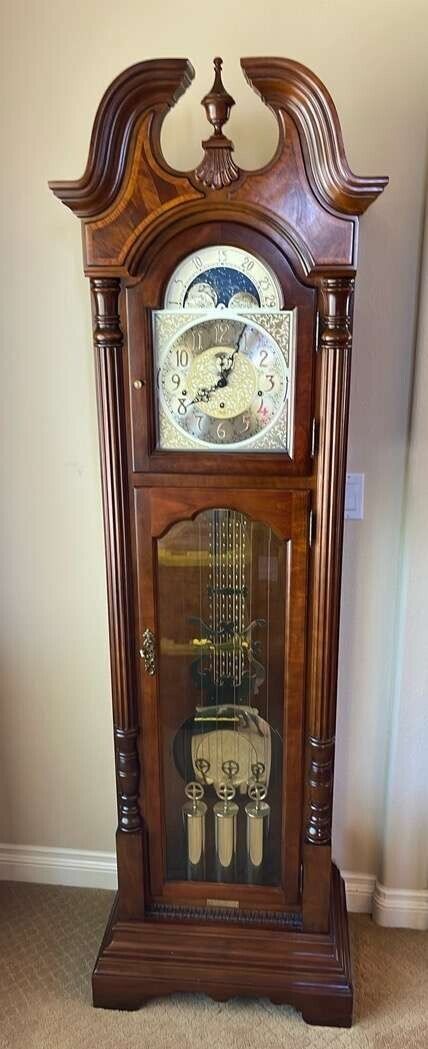 Sligh Mahogany Grandfather Clock. BEAUTIFUL Sligh Clock