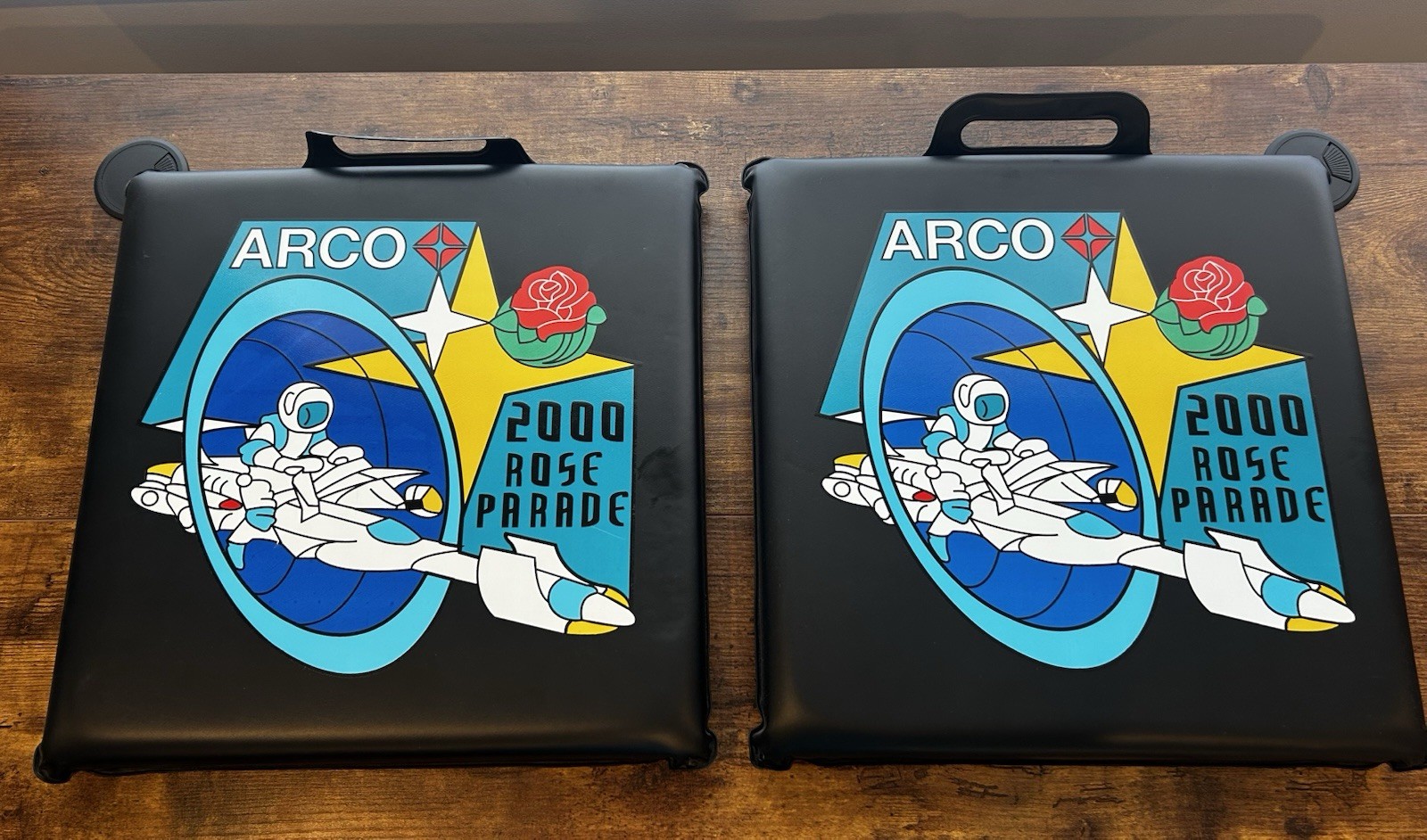 ARCO 2000 Rose Parade Stadium Seat Cushions – Pair Padded Seats w/ Handles