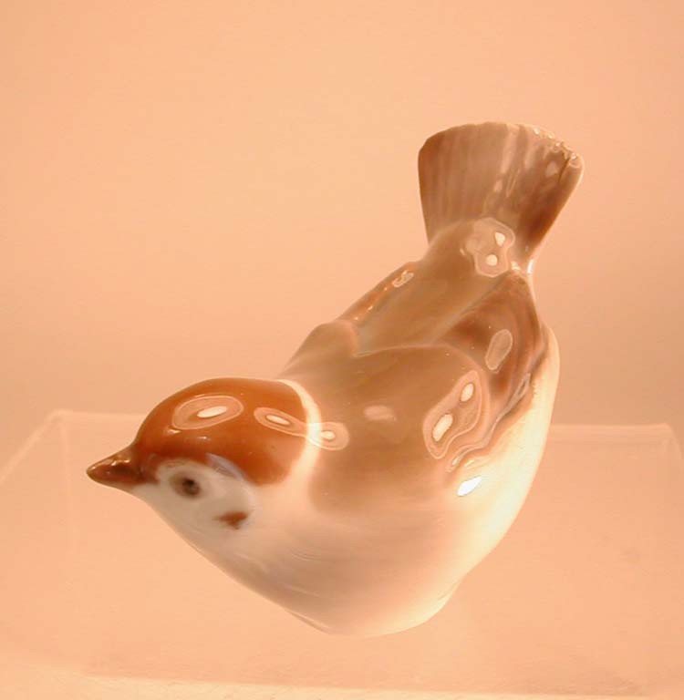 Little Bing & Grondahl B&G) Porcelain Denmark Tail Up Sparrow Bird Figurine 2494 Little Bing & Grondahl B&G) Porcelain Denmark Tail Up Sparrow Bird Figurine 2494