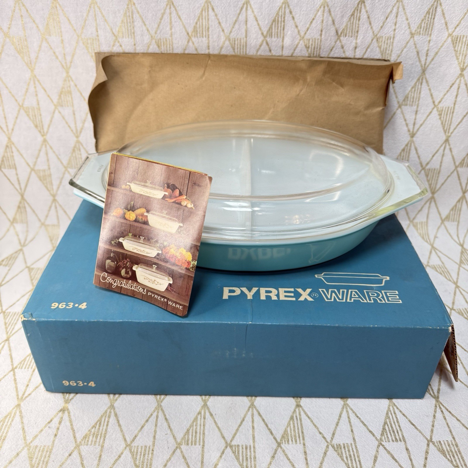 PYREX IN BOX 963-4 Turquoise 1 1/2 Quart Divided Casserole 945 C Lid HTF PYREX IN BOX 963-4 Turquoise 1 1/2 Quart Divided Casserole 945 C Lid HTF