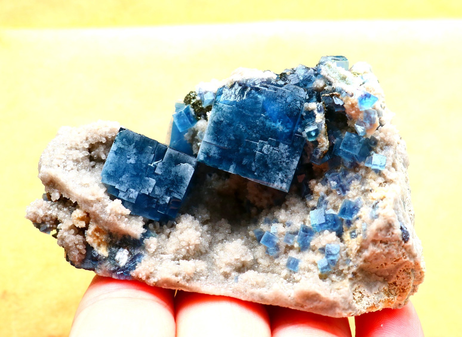 165g Natural Blue Phantom Cube fluorite mineral specimen/yaogangxian 165g Natural Blue Phantom Cube fluorite mineral specimen/yaogangxian