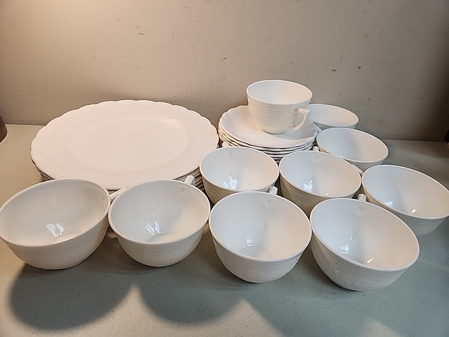 Vintage Macbeth Evans Chinex Classic Ivory Uranium Glass 27 Pieces