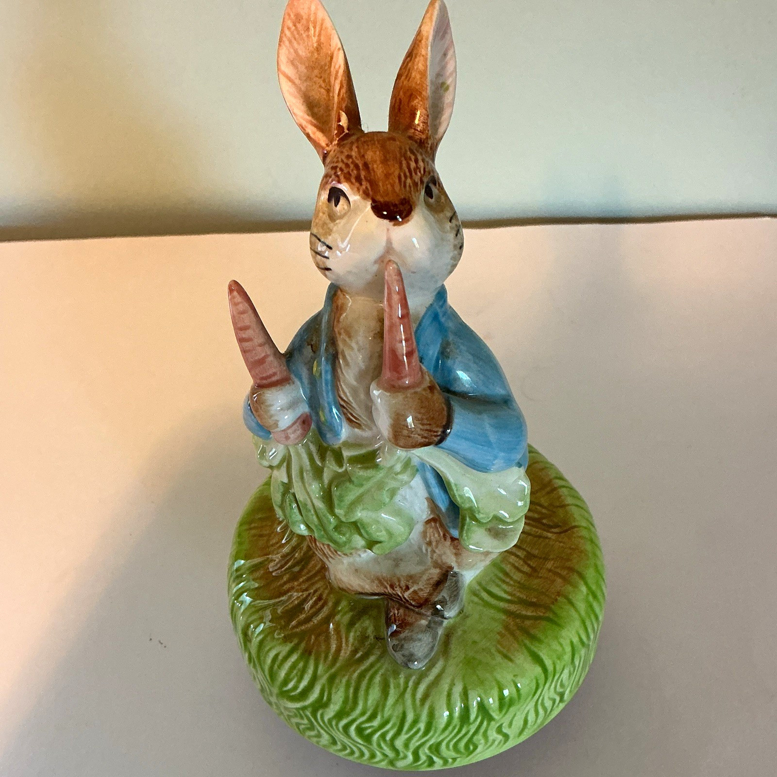 Schmid Peter Rabbit Beatrix Potter Hand Painted Ceramic Figurine Music Box Schmid Peter Rabbit Beatrix Potter Hand Painted Ceramic Figurine Music Box