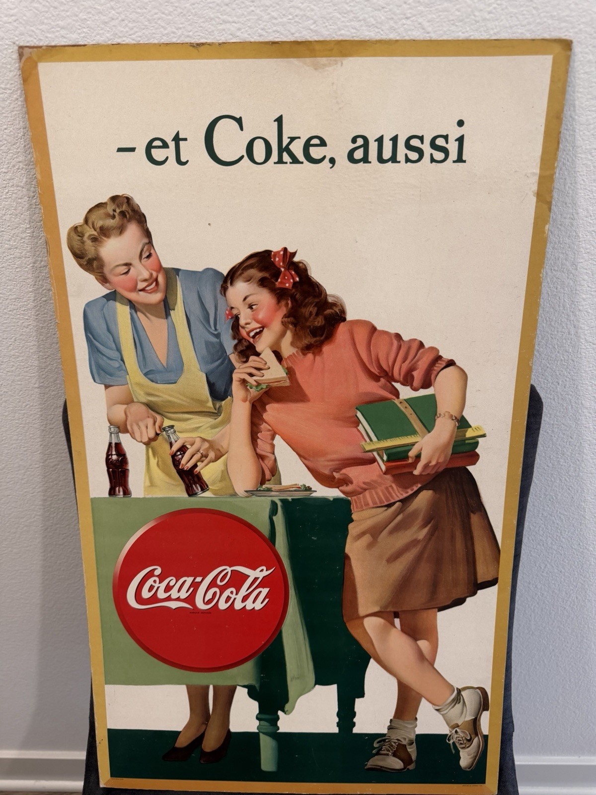 1946 CANADIAN -et Coke, aussi 27 x 16 Coca Cola Cardboard 1946 CANADIAN -et Coke, aussi 27 x 16 Coca Cola Cardboard