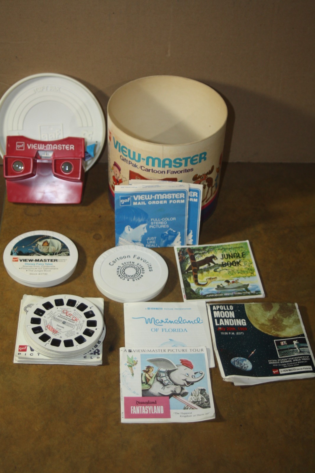 Vintage View Master Lot - Cartoon Favorites Gift Pack + NASA - Disney -41 Reels Vintage View Master Lot - Cartoon Favorites Gift Pack + NASA - Disney -41 Reels