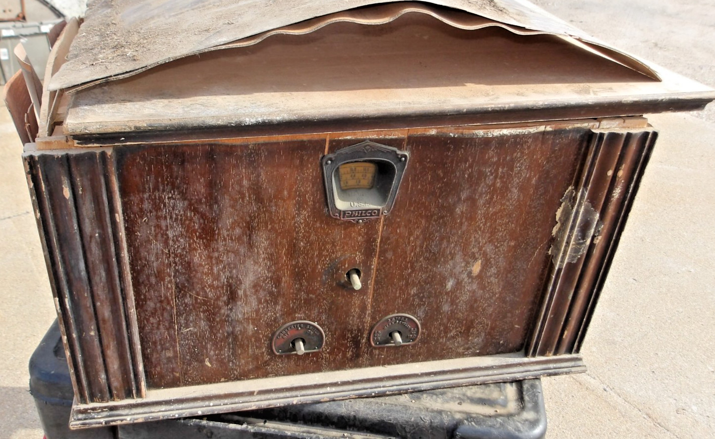 Vintage 1930s Philco Tube wooden table radio unrestored Vintage 1930s Philco Tube wooden table radio unrestored