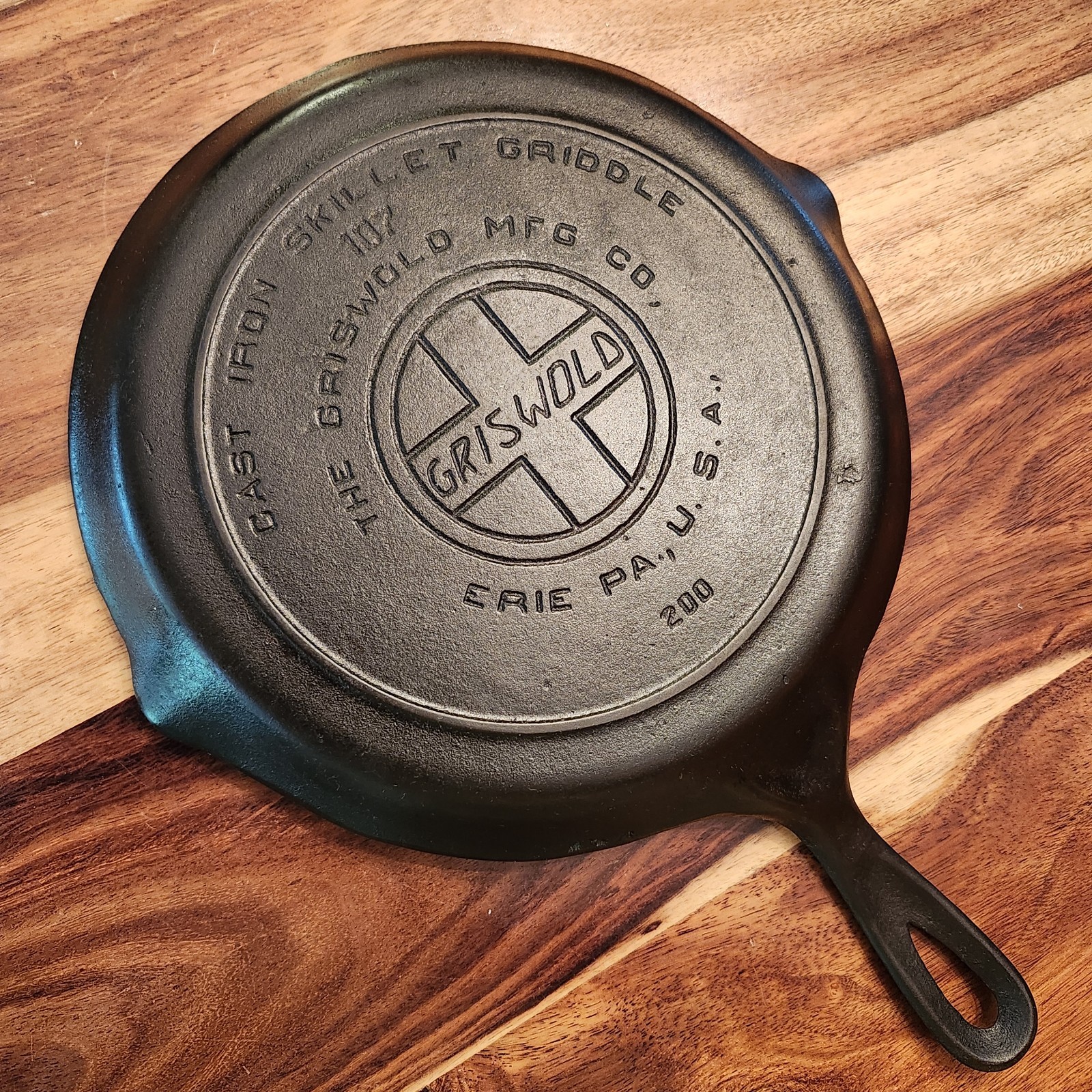 Griswold Skillet Griddle 107, Slant LBL, EPU, 200, Heat Ring, c1909-1929 Griswold Skillet Griddle 107, Slant LBL, EPU, 200, Heat Ring, c1909-1929