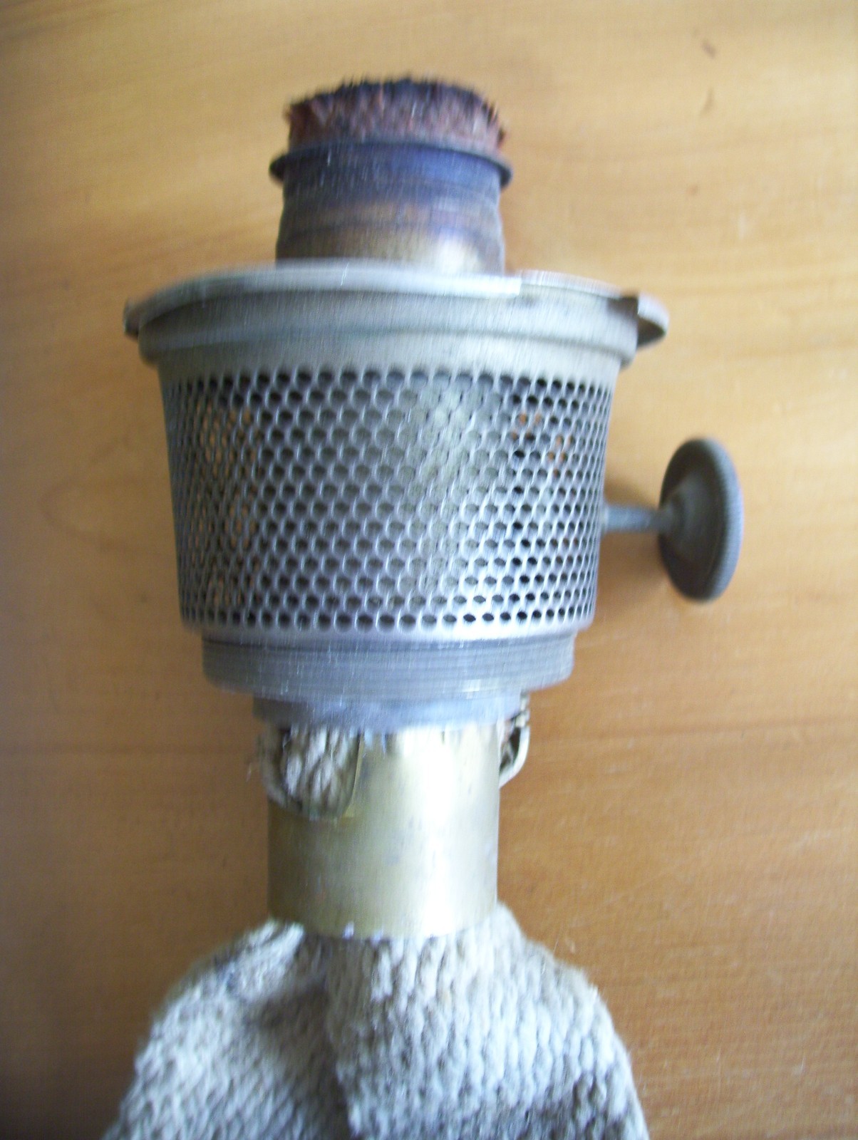 VINTAGE ALADDIN MODEL 12 OIL LAMP BURNER. GC.