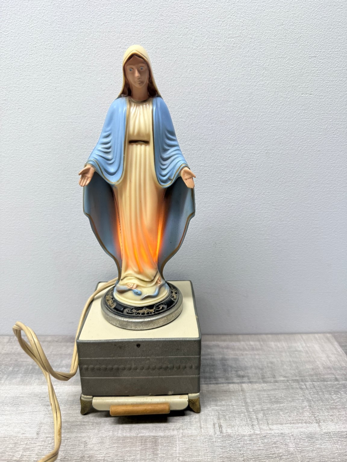 Vintage Illuminated Virgin Mary Statue Our Lady of Grace Lamp Figure Prayer Vintage Illuminated Virgin Mary Statue Our Lady of Grace Lamp Figure Prayer