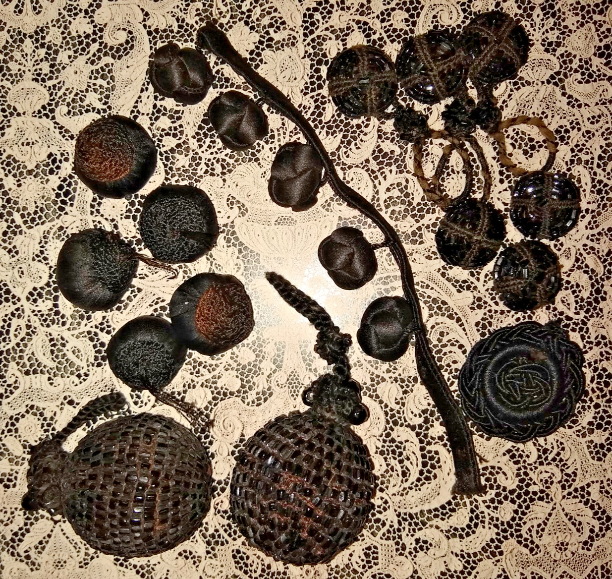 ANTIQUE VICTORIAN BEADWORK TRIM~BUTTONS~BALLS~SILK~EMBELLISHMENTS~LOT OF 19