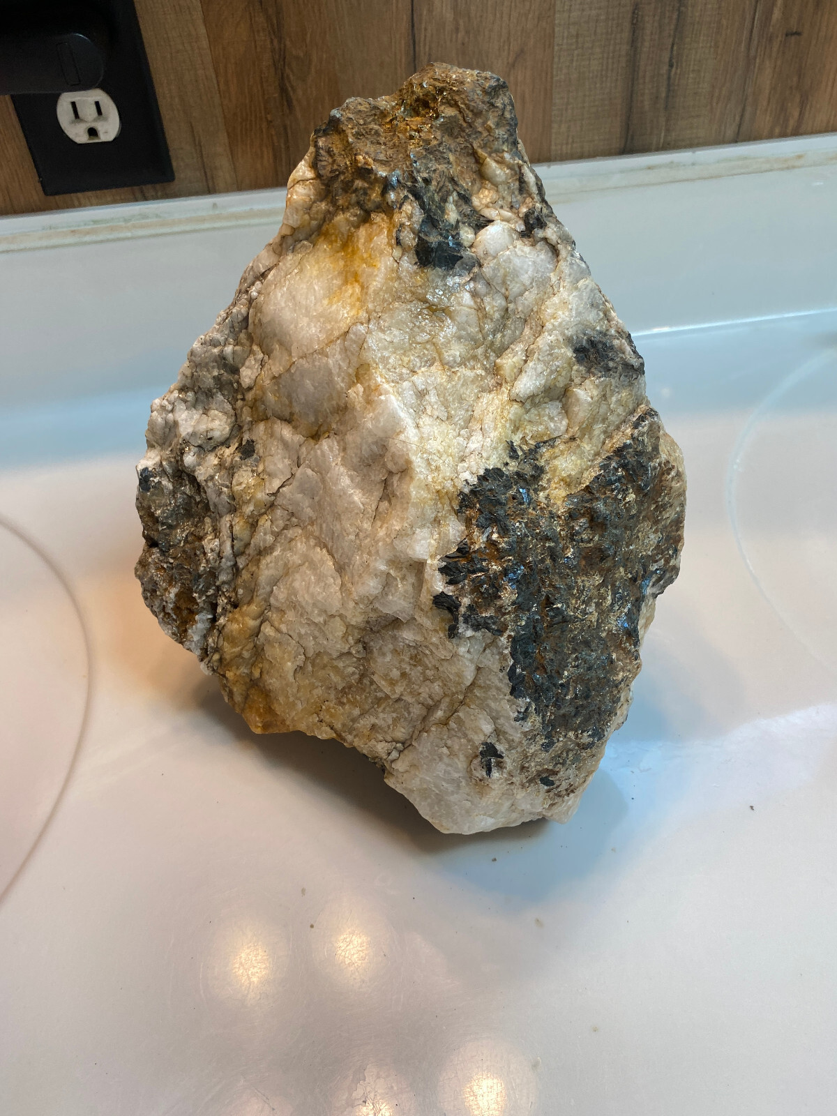 Large Beautiful Display Piece of Quartz 11 Large Beautiful Display Piece of Quartz 11