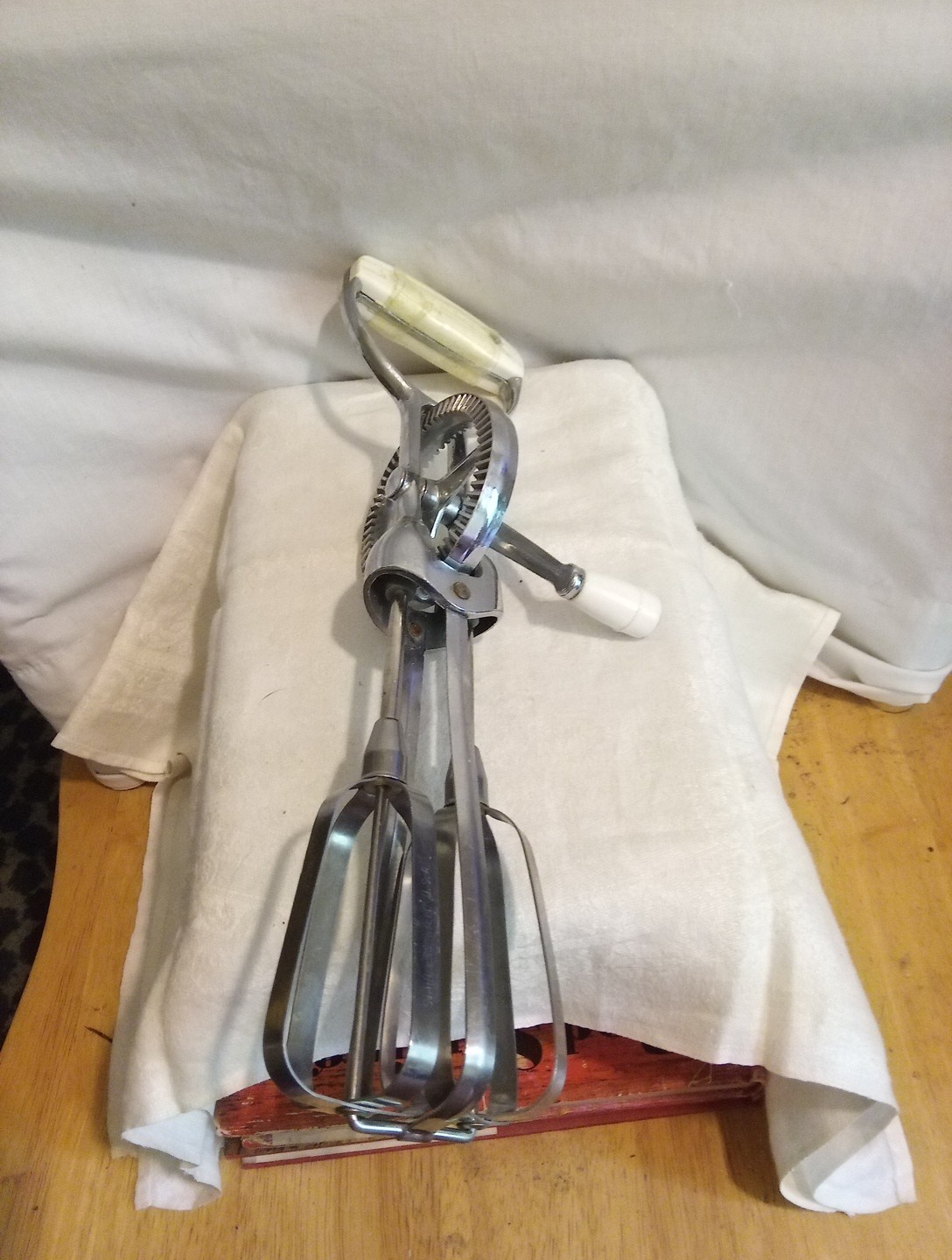 Vintage Oekcoo Hand Crank Egg Beater