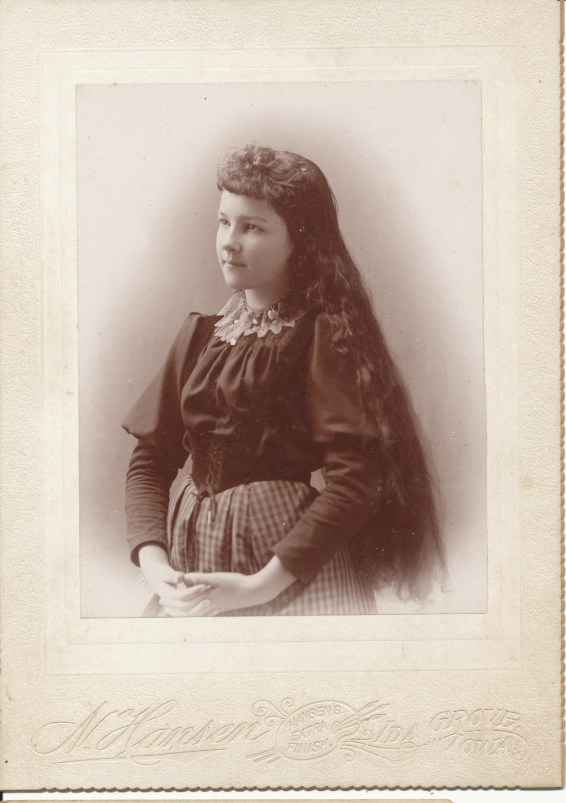 1800s Cabinet Card; STUNNING YOUNG GIRL W/LONG FLOWING HAIR; Ida Grove IA 1800s Cabinet Card; STUNNING YOUNG GIRL W/LONG FLOWING HAIR; Ida Grove IA