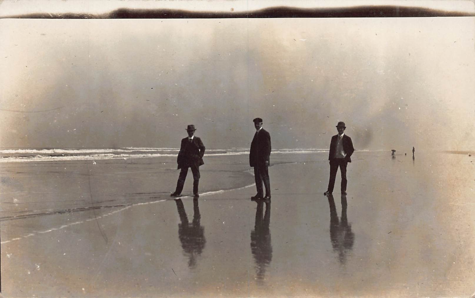 J79/ St Petersburg Florida RPPC Postcard c1910 Men Shoreline Ocean 125