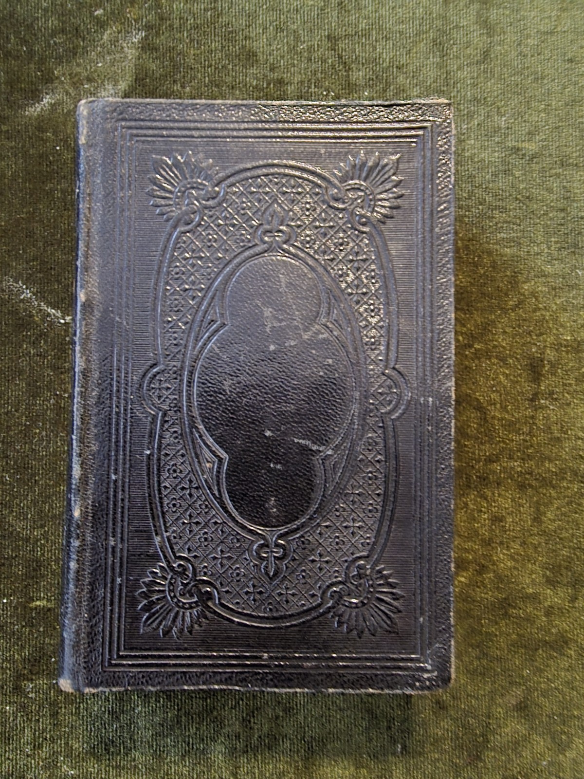 This antique book is a Deutsches Gesangbuch (German Hymnal).