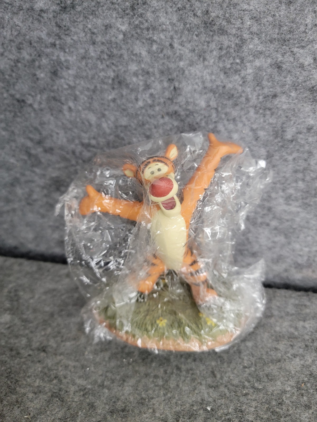 Pooh & Friends “Congratulations to you-hoo-hoo” New with Original Box Figurine Pooh & Friends “Congratulations to you-hoo-hoo” New with Original Box Figurine
