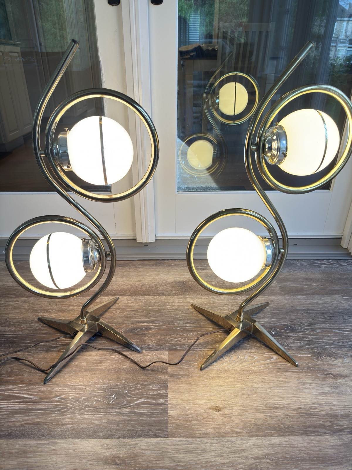 VTG Mid Century Modern Brass Swirl 32”Table Lamps Dual Globe Starburst Base Pair