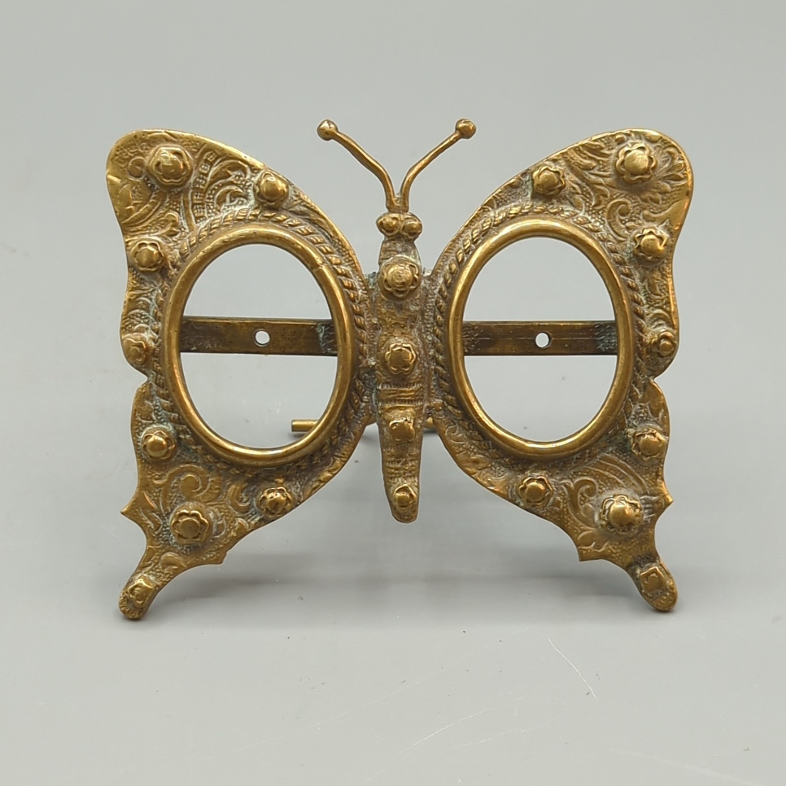 Antique Ornate Victorian Butterfly Floral Brass Double Oval Picture Frame Antique Ornate Victorian Butterfly Floral Brass Double Oval Picture Frame