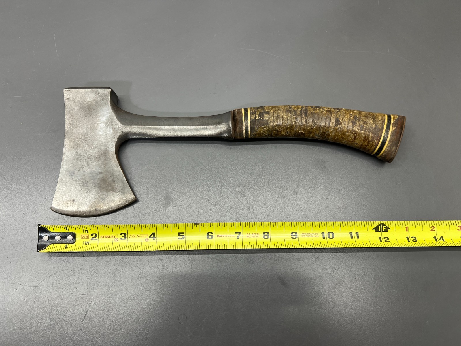 (H1) VINTAGE ESTWING HATCHET AXE 14A PERFECT SIZE CAMPING BOY SCOUTS LEATHER USA