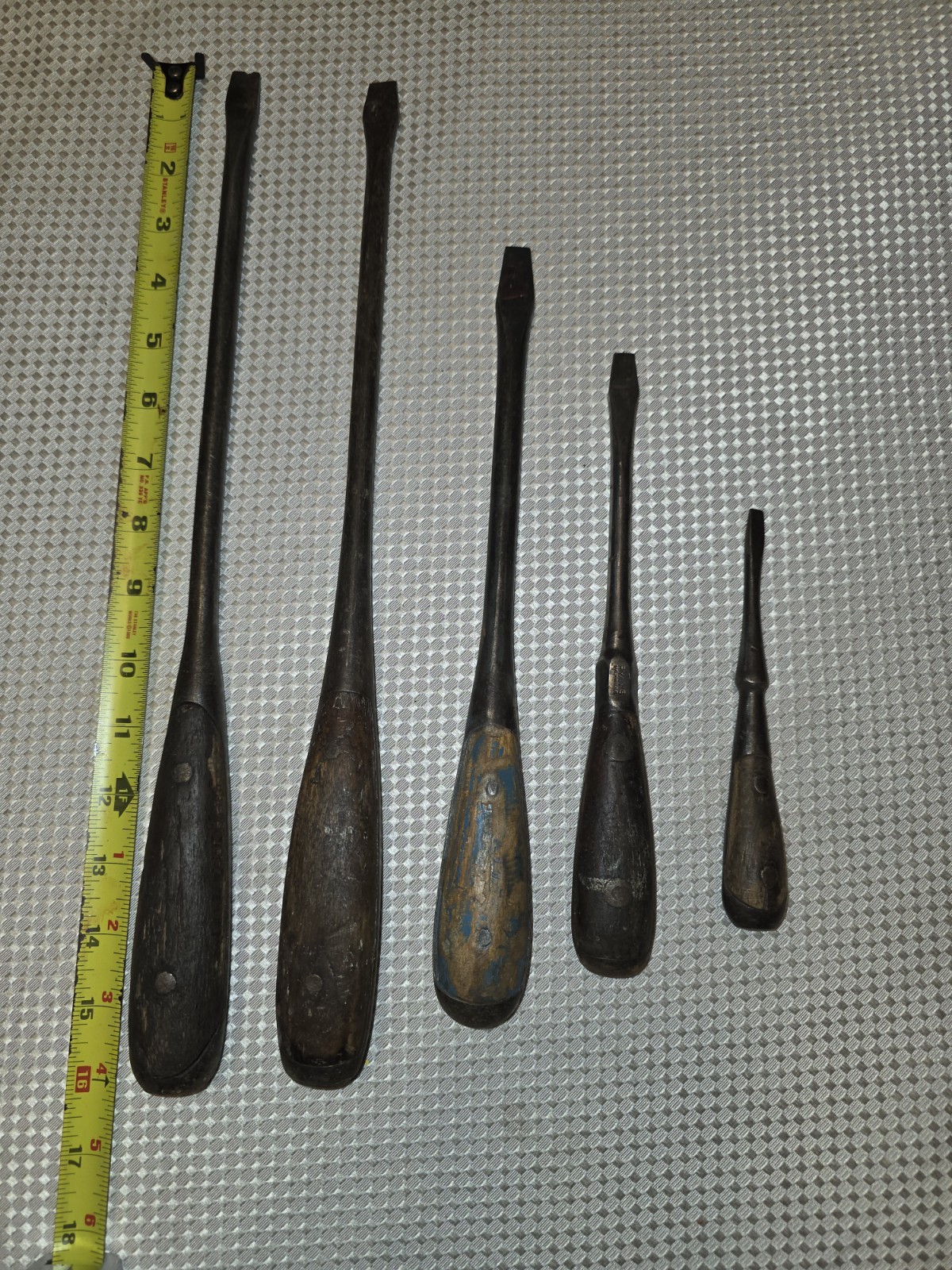 Old SCREWDRIVERS Wood Handle ANTIQUE VINTAGE USA.