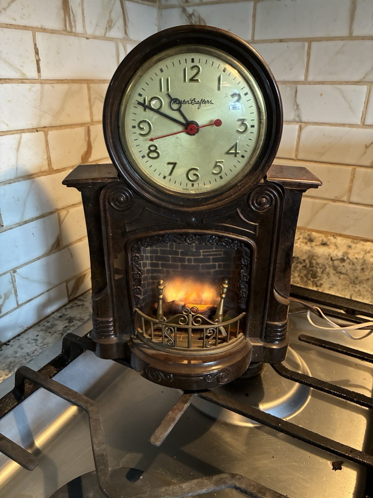 Vintage Working 1960s Master Crafters Clock 272 Fireplace Novelty Bakelite Works Vintage Working 1960s Master Crafters Clock 272 Fireplace Novelty Bakelite Works